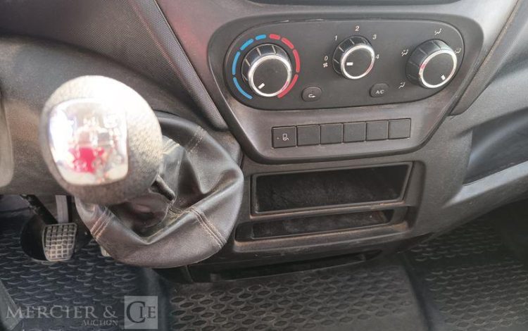 IVECO 35C13 BENNE SIMPLE CABINE COFFRE  EG-258-AW