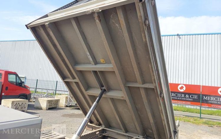 IVECO 35C13 BENNE SIMPLE CABINE COFFRE  EG-258-AW