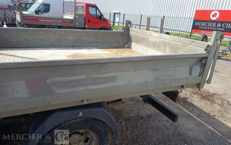 IVECO 35C13 BENNE SIMPLE CABINE COFFRE  EG-258-AW