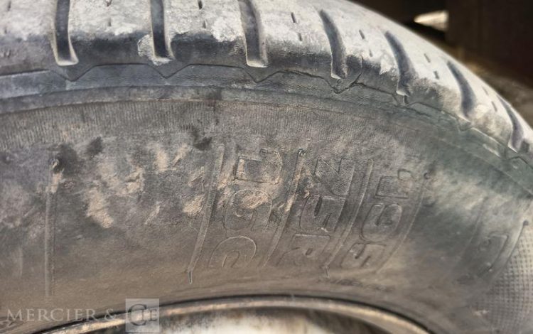 IVECO 35C13 BENNE SIMPLE CABINE COFFRE  EG-258-AW