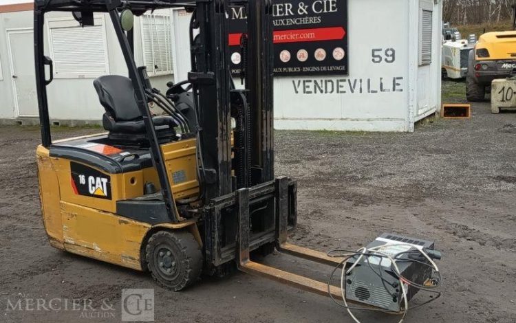 CATERPILLAR CHARIOT ELEVATEUR EP16CPNT FRONTAL ELECTRIQUE – 1,6 TONNES – 8202 H – ANNEE 2015  931