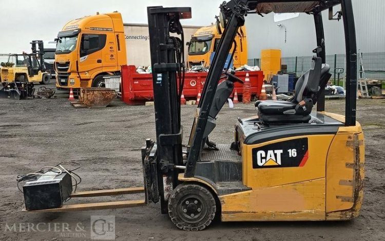 CATERPILLAR CHARIOT ELEVATEUR EP16CPNT FRONTAL ELECTRIQUE – 1,6 TONNES – 8202 H – ANNEE 2015  931