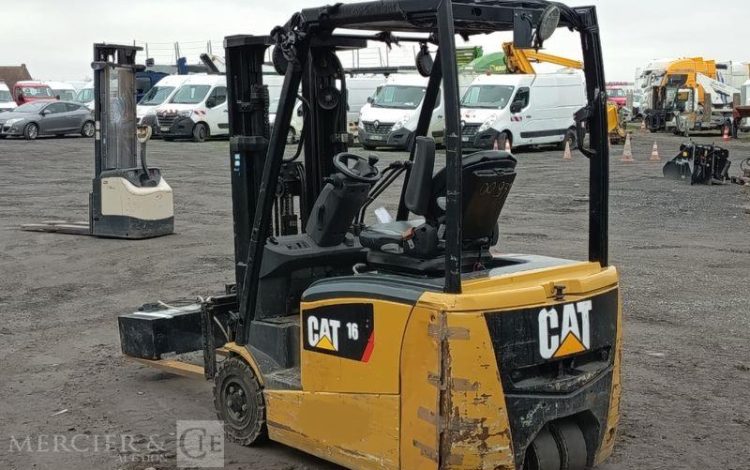 CATERPILLAR CHARIOT ELEVATEUR EP16CPNT FRONTAL ELECTRIQUE – 1,6 TONNES – 8202 H – ANNEE 2015  931