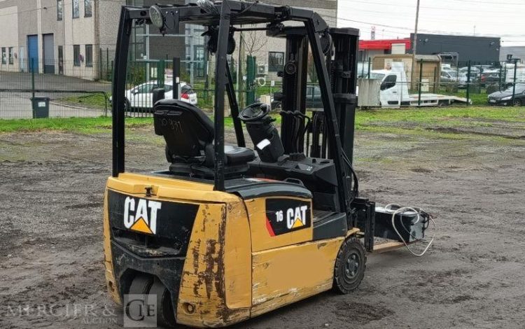 CATERPILLAR CHARIOT ELEVATEUR EP16CPNT FRONTAL ELECTRIQUE – 1,6 TONNES – 8202 H – ANNEE 2015  931