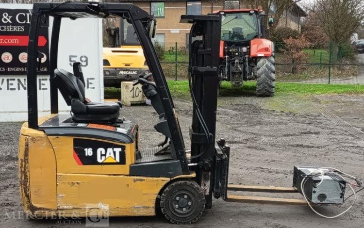 CATERPILLAR CHARIOT ELEVATEUR EP16CPNT FRONTAL ELECTRIQUE – 1,6 TONNES – 8202 H – ANNEE 2015  931
