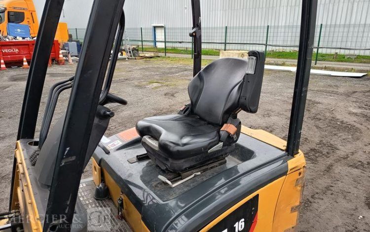 CATERPILLAR CHARIOT ELEVATEUR EP16CPNT FRONTAL ELECTRIQUE – 1,6 TONNES – 8202 H – ANNEE 2015  931