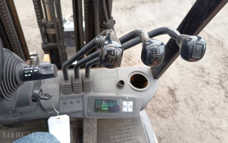 CATERPILLAR CHARIOT ELEVATEUR EP16CPNT FRONTAL ELECTRIQUE – 1,6 TONNES – 8202 H – ANNEE 2015  931