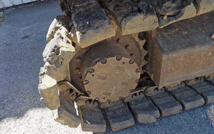 CASE PELLE SUR CHENILLES 13T CX 130 C AN 2014 –  162698