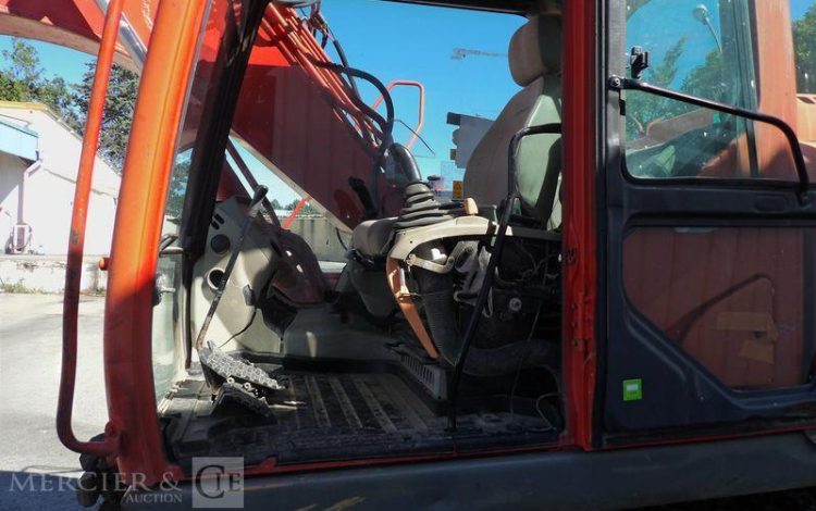 CASE PELLE SUR CHENILLES 13T CX 130 C AN 2014 –  162698