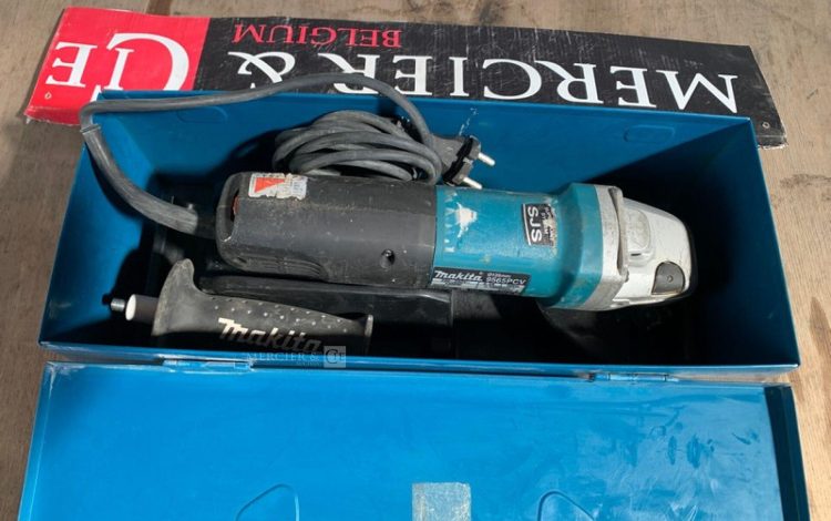 MAKITA 9565PCV  MEU010980