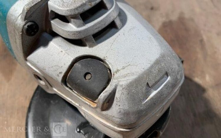 MAKITA 9565PCV  MEU010980