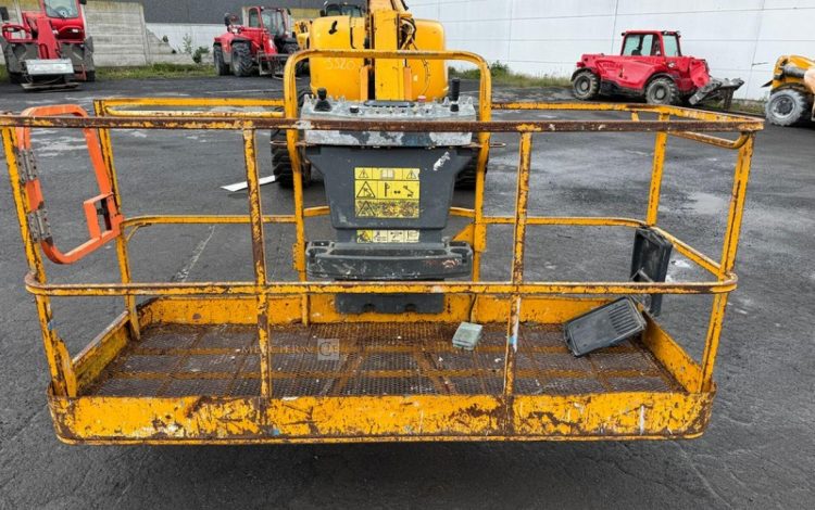 JLG 600AJ  3320