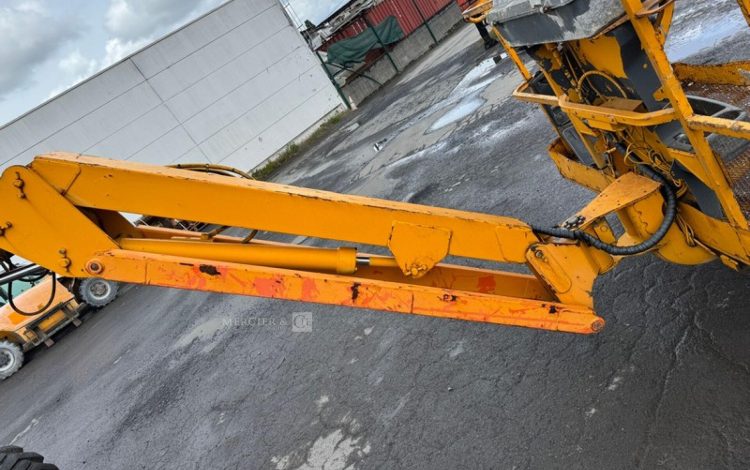 JLG 600AJ  3320