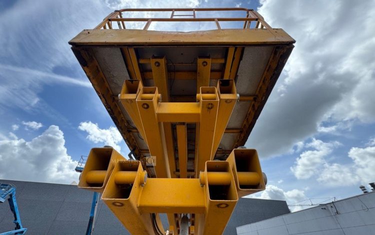 JLG 4394RT  3211