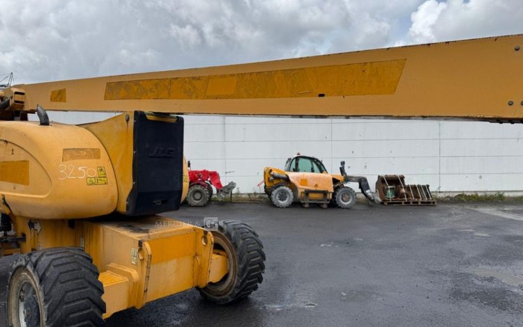 JLG 800AJ  3250