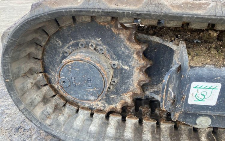 KOMATSU MINI PELLE PC24MR-5 SUR CHENILLES – 2,5 TONNES – DIESEL – 202 HEURES -ANNEE 2024  20574