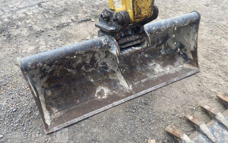 KOMATSU MINI PELLE PC24MR-5 SUR CHENILLES – 2,5 TONNES – DIESEL – 202 HEURES -ANNEE 2024  20574