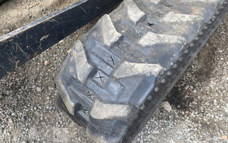 KOMATSU MINI PELLE PC24MR-5 SUR CHENILLES – 2,5 TONNES – DIESEL – 202 HEURES -ANNEE 2024  20574