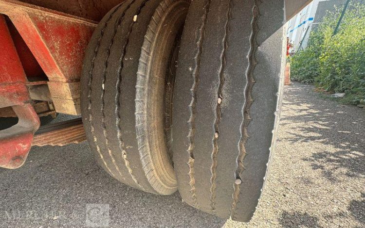 FOURNIER REMORQUE PLATEAU PB10D13L – 1 ESSIEU – PTAC 10,5T – AN 1988  2401NK13