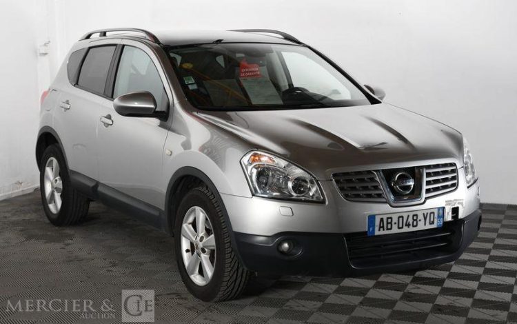 NISSAN  GRIS AB-048-YQ
