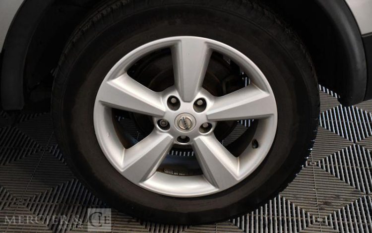 NISSAN  GRIS AB-048-YQ