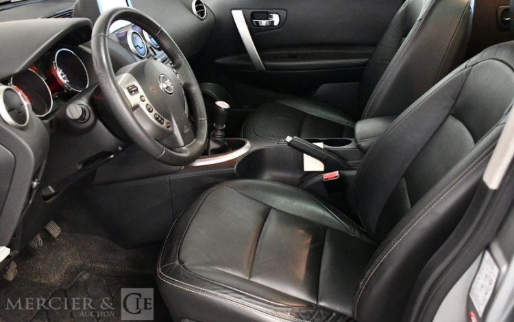 NISSAN  GRIS AB-048-YQ