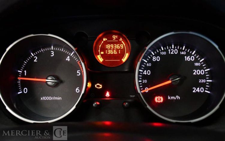 NISSAN  GRIS AB-048-YQ