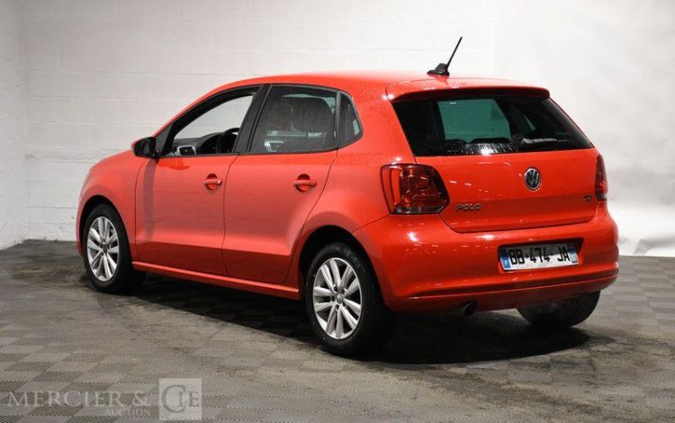 VOLKSWAGEN  ROUGE BB-474-JA