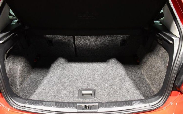 VOLKSWAGEN  ROUGE BB-474-JA