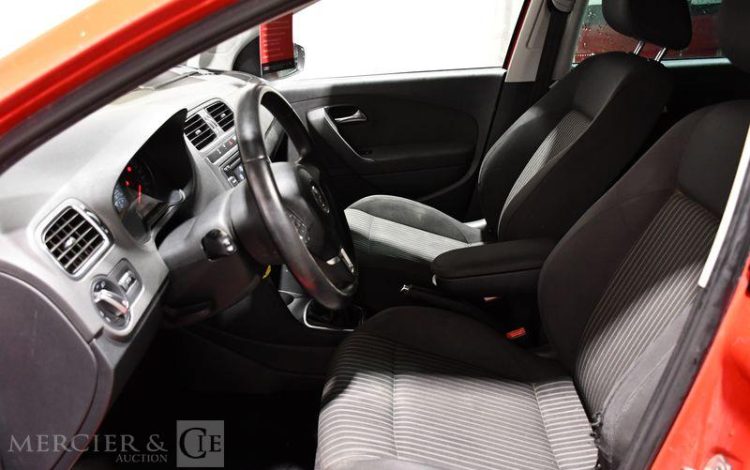VOLKSWAGEN  ROUGE BB-474-JA
