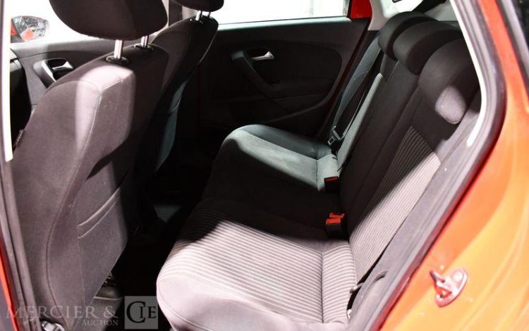 VOLKSWAGEN  ROUGE BB-474-JA