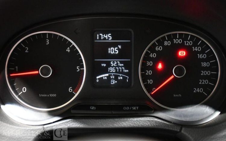 VOLKSWAGEN  ROUGE BB-474-JA