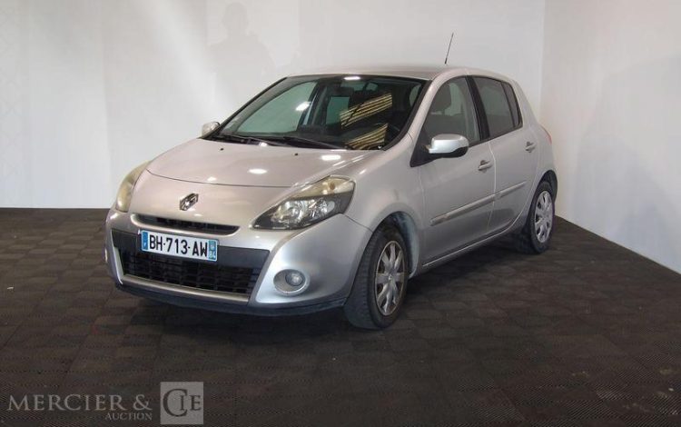 RENAULT CLIO 1.5 DCI 90CH DYNAMIQUE TOMTOM GRIS BH-713-AW