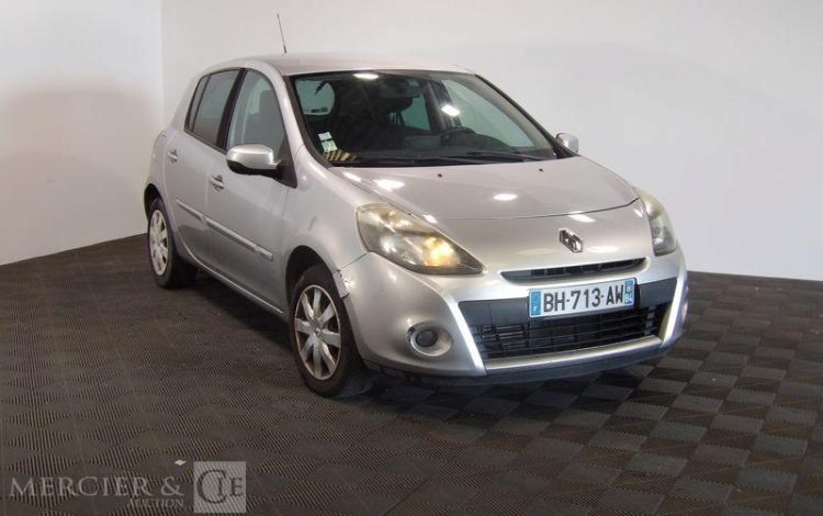 RENAULT CLIO 1.5 DCI 90CH DYNAMIQUE TOMTOM GRIS BH-713-AW