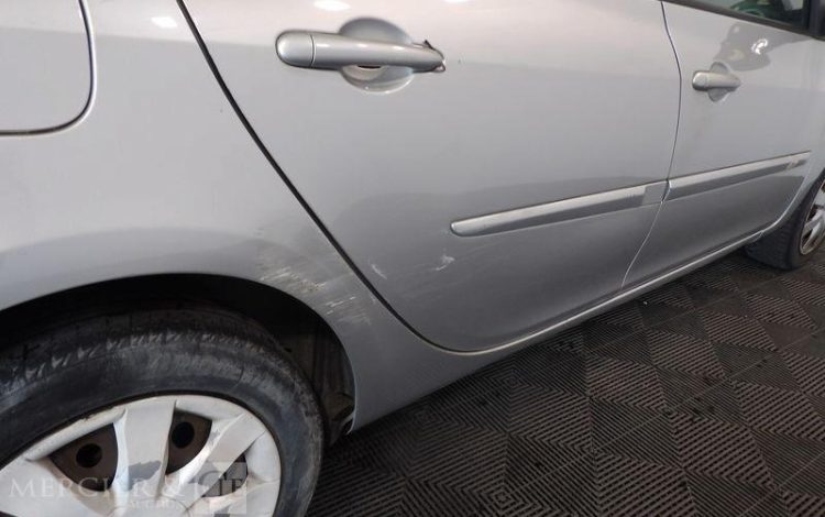 RENAULT CLIO 1.5 DCI 90CH DYNAMIQUE TOMTOM GRIS BH-713-AW