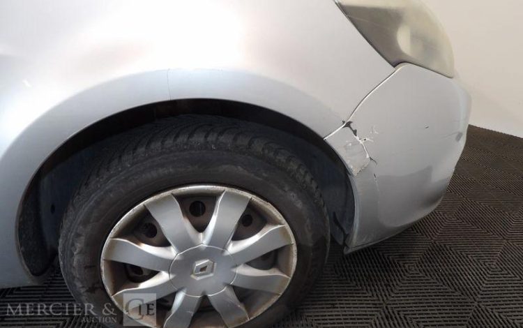 RENAULT CLIO 1.5 DCI 90CH DYNAMIQUE TOMTOM GRIS BH-713-AW