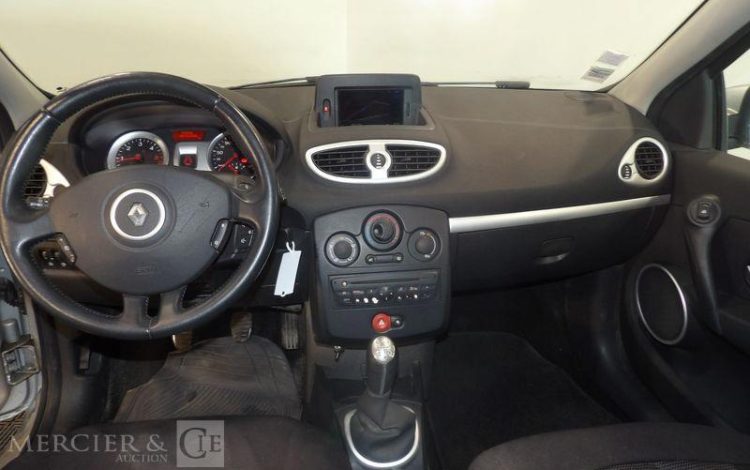 RENAULT CLIO 1.5 DCI 90CH DYNAMIQUE TOMTOM GRIS BH-713-AW
