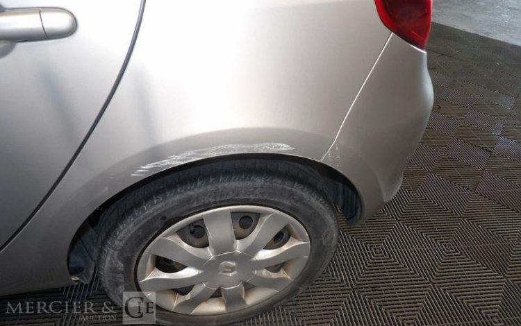RENAULT CLIO 1.5 DCI 90CH DYNAMIQUE TOMTOM GRIS BH-713-AW