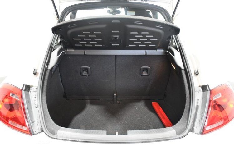 VOLKSWAGEN  BLANC CT-667-KD