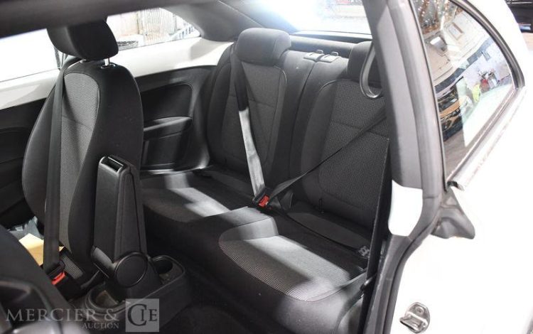 VOLKSWAGEN  BLANC CT-667-KD