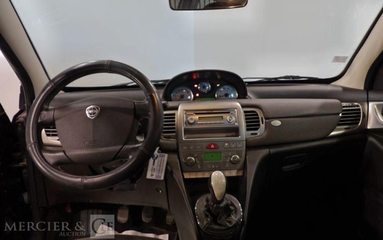 LANCIA YPSILON 1,3 MULTIJET 90 ORO BORDEAUX CV-822-BL