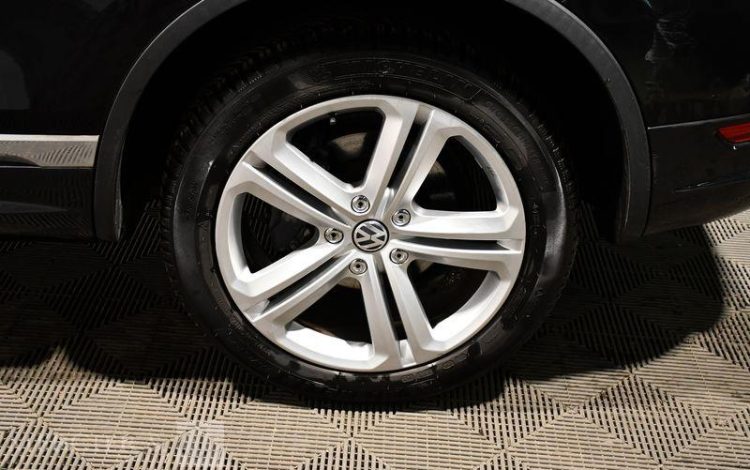 VOLKSWAGEN  NOIR CW-722-TG