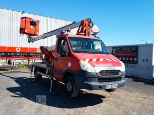 IVECO DAILY 35S AVEC NACELLE MULTITEL MX170 17M – 3391 HEURES – 75949 KMS – ANNEE 2013 ROUGE CY-352-KD