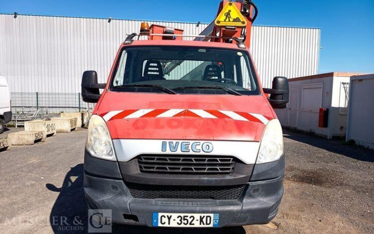 IVECO DAILY 35S AVEC NACELLE MULTITEL MX170 17M – 3391 HEURES – 75949 KMS – ANNEE 2013 ROUGE CY-352-KD