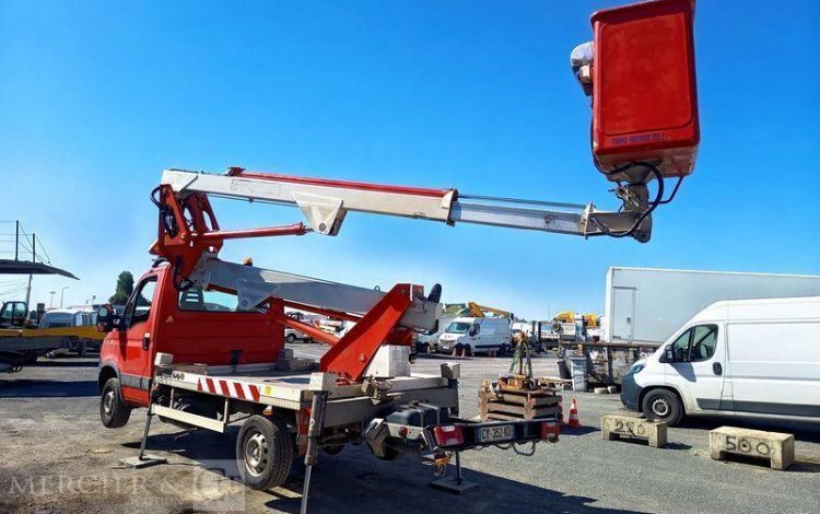 IVECO DAILY 35S AVEC NACELLE MULTITEL MX170 17M – 3391 HEURES – 75949 KMS – ANNEE 2013 ROUGE CY-352-KD
