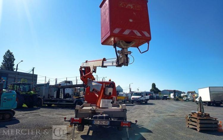 IVECO DAILY 35S AVEC NACELLE MULTITEL MX170 17M – 3391 HEURES – 75949 KMS – ANNEE 2013 ROUGE CY-352-KD