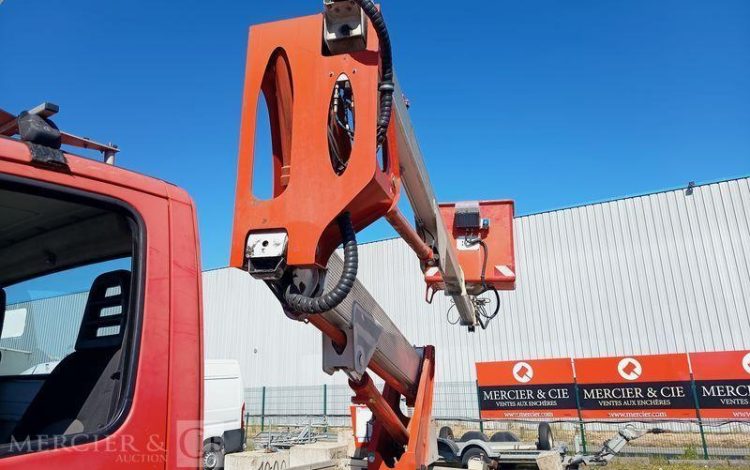 IVECO DAILY 35S AVEC NACELLE MULTITEL MX170 17M – 3391 HEURES – 75949 KMS – ANNEE 2013 ROUGE CY-352-KD