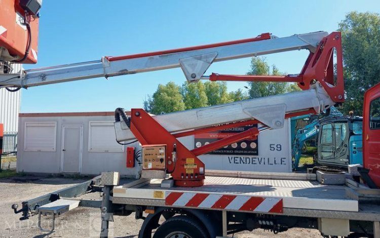 IVECO DAILY 35S AVEC NACELLE MULTITEL MX170 17M – 3391 HEURES – 75949 KMS – ANNEE 2013 ROUGE CY-352-KD