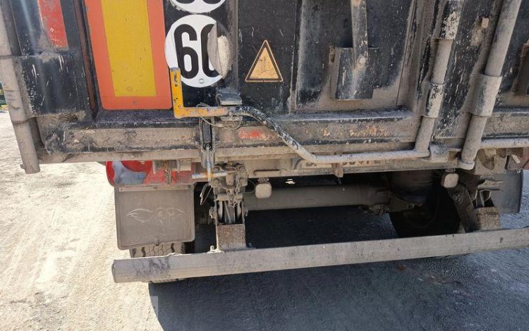 BENALU SEMI BENNE BASCULANTE 3 ESSIEUX – PTAC 39 TONNES – ANNEE 2015  DP-696-PE