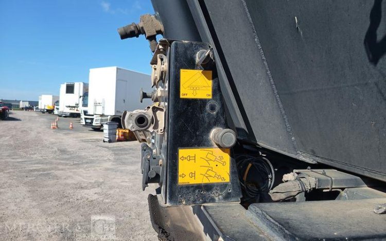 BENALU SEMI BENNE BASCULANTE 3 ESSIEUX – PTAC 39 TONNES – ANNEE 2015  DP-696-PE